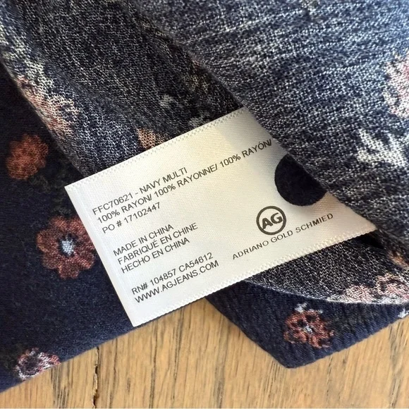 AG Adriano Goldschmied Women's Celeste Floral Navy Blouse Size X-Small - Picture 8 of 13